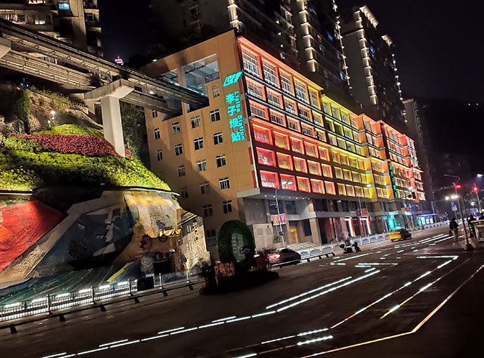 重慶輕軌李子壩站外墻涂裝翻新工程